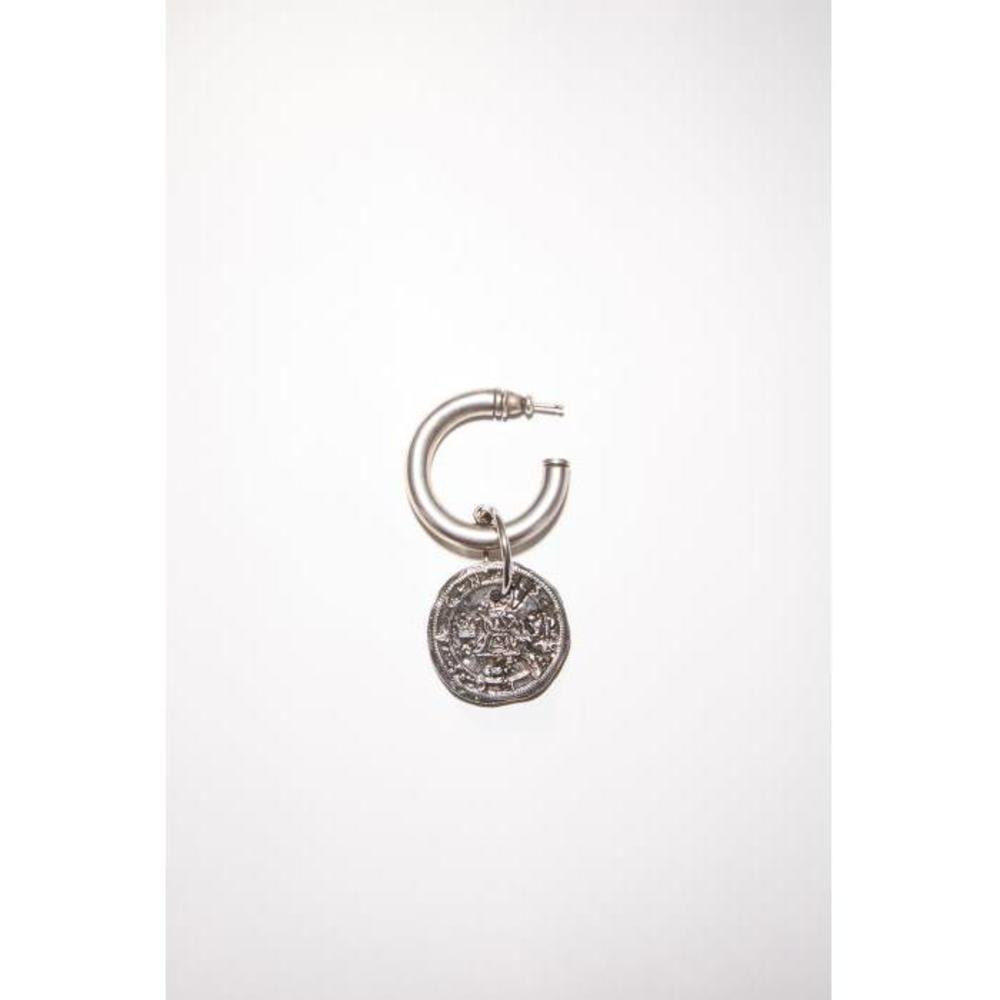 아크네스튜디오 여성 귀걸이 Boucle d’oreille avec pendentif en forme de piece C50196-BWF000이끌라아크네 스튜디오