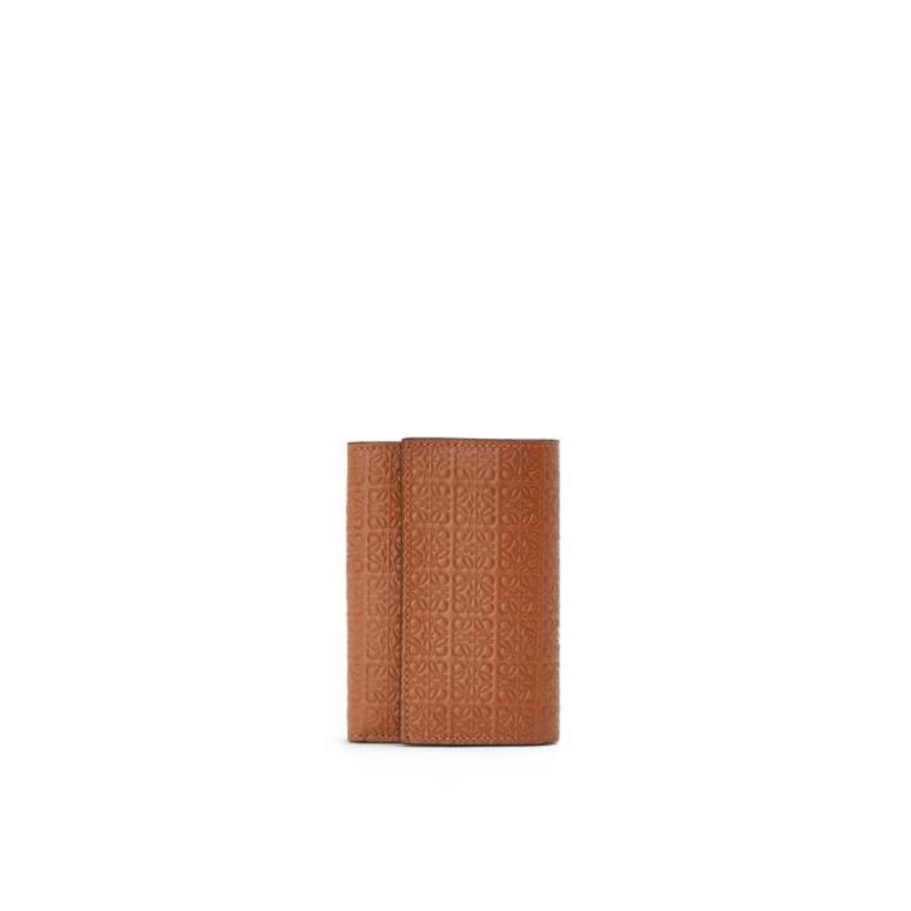 로에베 여성 반지갑 Repeat small vertical wallet in embossed calfskin Tan C499S97X07이끌라로에베