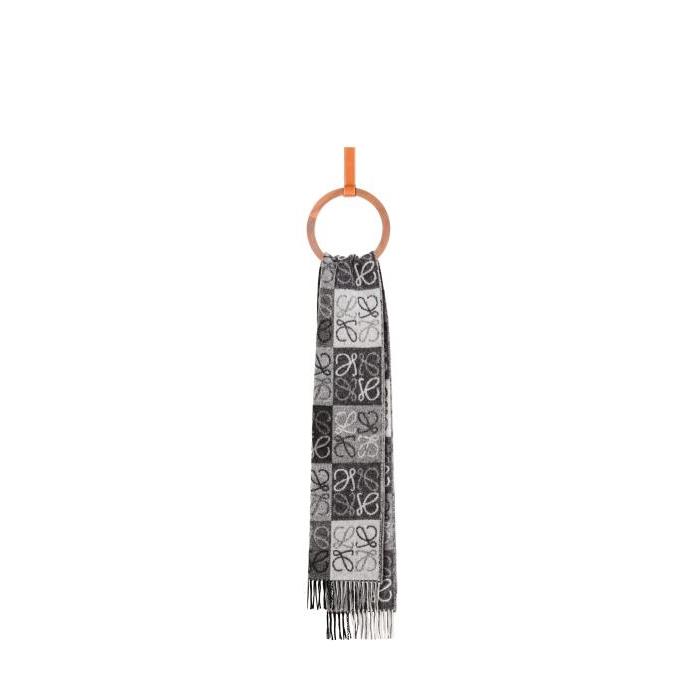 로에베 남성 스카프 숄 Checkerboard scarf in wool&amp;cashmere Black/White F810487X17-1102이끌라로에베