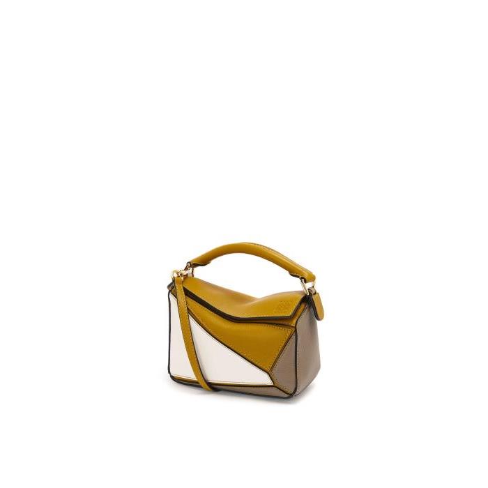 로에베 여성 숄더백 크로스백 Mini Puzzle bag in classic calfskin Ochre/Soft White A510U95X34-4025이끌라로에베