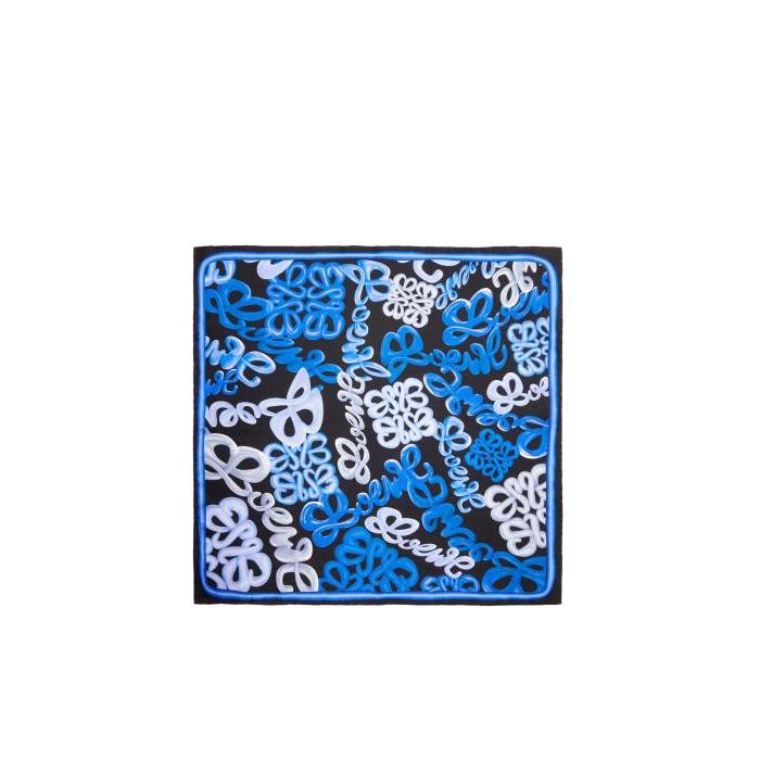 로에베 여성 스카프 숄 LOEWE Anagram scarf in silk Blue/Multicolor F540257X05-4985이끌라로에베