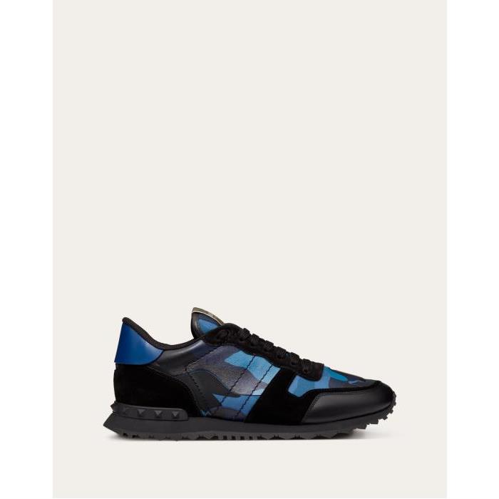 발렌티노 남성 스니커즈 운동화 Camouflage Rockrunner Sneaker for Man in Blue/black | Valentino GB YS0723TCC_GS5이끌라발렌티노