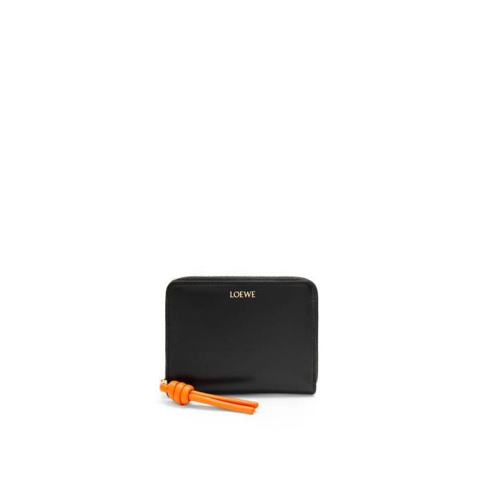 로에베 여성 반지갑 Knot compact zip wallet in shiny nappa calfskin Black/Bright Orange CEM1CWZX01-6036이끌라로에베