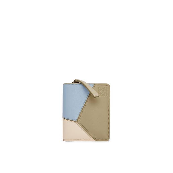 로에베 여성 반지갑 Puzzle compact zip wallet in classic calfskin Dusty Blue/Sage Green/Angora C510Z41X01-6051이끌라로에베