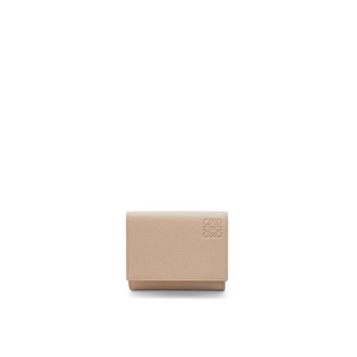 로에베 남성 반지갑 Trifold wallet in soft grained calfskin Sand C660TR2X02-2150이끌라로에베