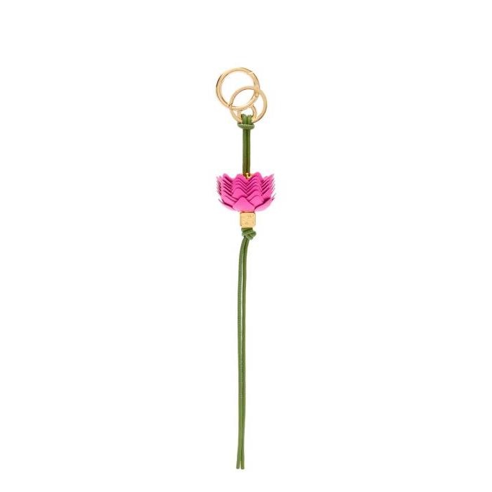 로에베 여성 키링 가죽소품 Flower dice charm in classic calfskin&amp;brass Fuchsia C621232XEP-7925이끌라로에베