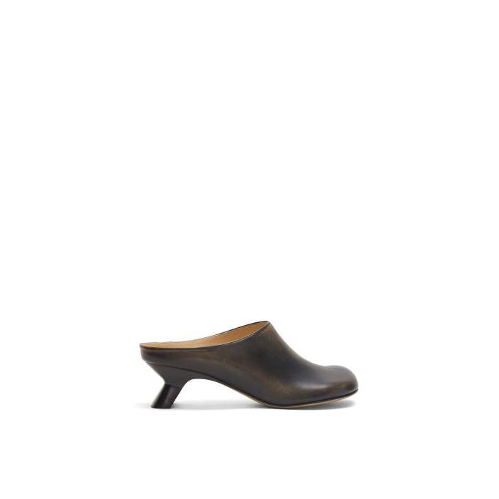 로에베 여성 샌들 슬리퍼 Kitten heel mule in bi colour brushed off calfskin Medium Concealer/Black L815379X76-6063이끌라로에베