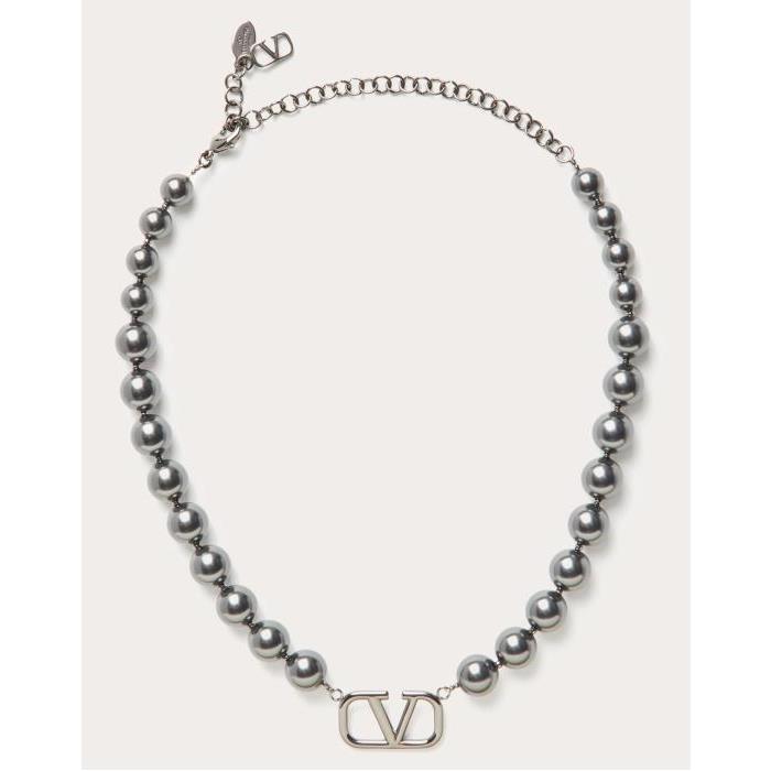 발렌티노 남성 목걸이 Vlogo Signature Metal Choker With Swarovski® Pearls for Man in Ruthenium | Valentino GB YJ0P47UXM_V1Y이끌라발렌티노