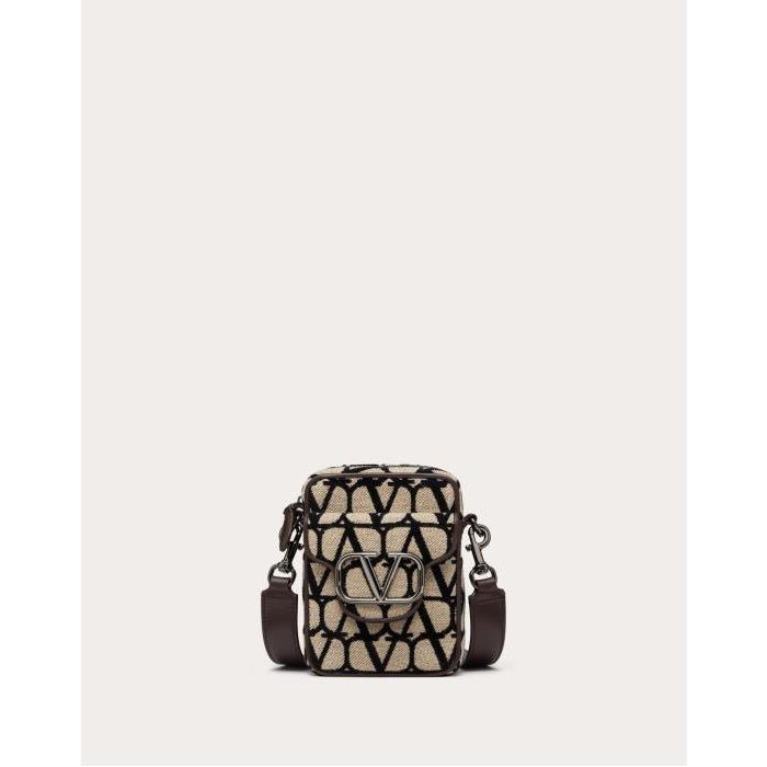 발렌티노 남성 숄더백 크로스백 Mini Loco Toile Iconographe Shoulder Bag for Man in Beige/black | Valentino GB YB0C15PMJ_6ZN이끌라발렌티노
